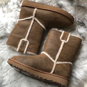 UGG classic short spill seam boot